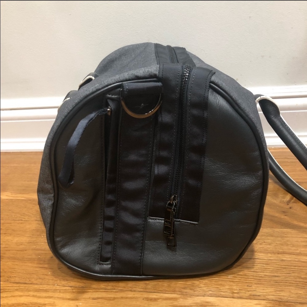 Lululemon bag - Picture 4 of 8